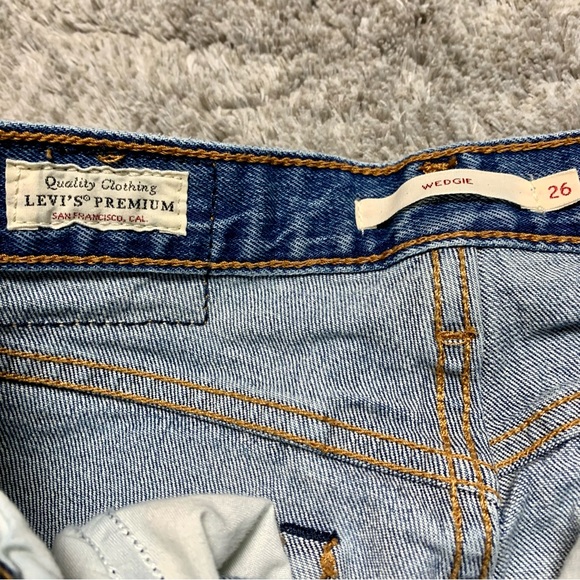 Levi's Wedgie Medium/Dark Wash Jeans - Picture 3 of 8